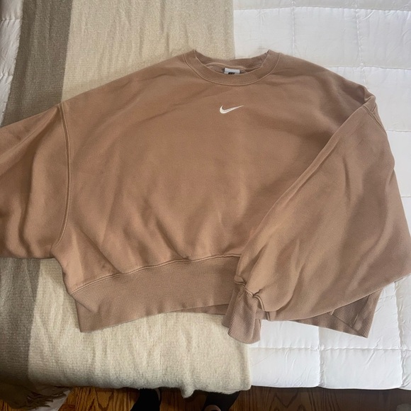 Nike Sportswear Cropped Fleece Crew-Neck Sweatshirt - Picture 4 of 7